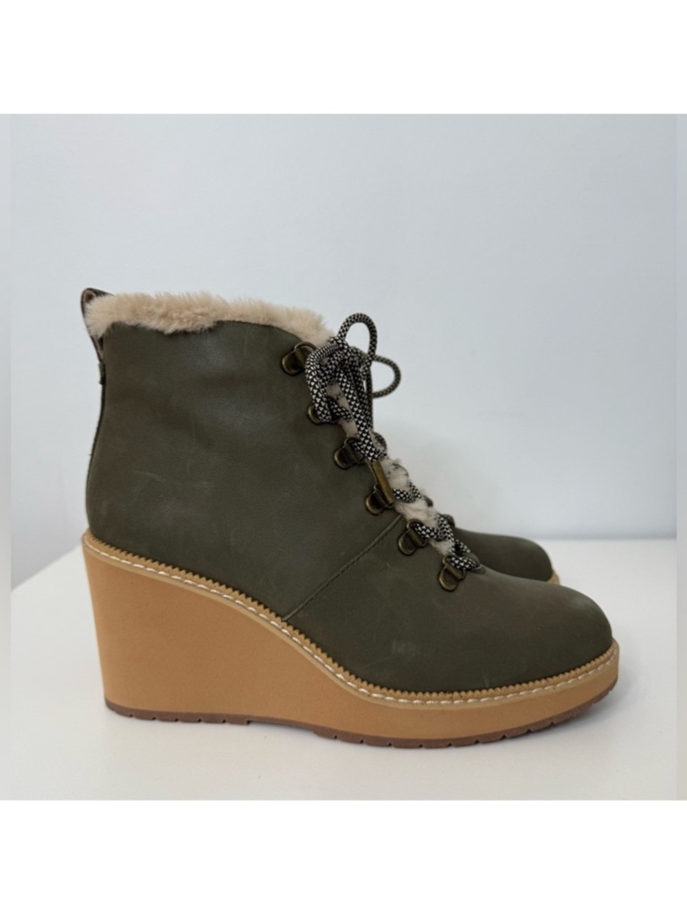 Toms Melrose Olive Green Nubuck Leather Wedge Boot Women 7.5 Water Resistant